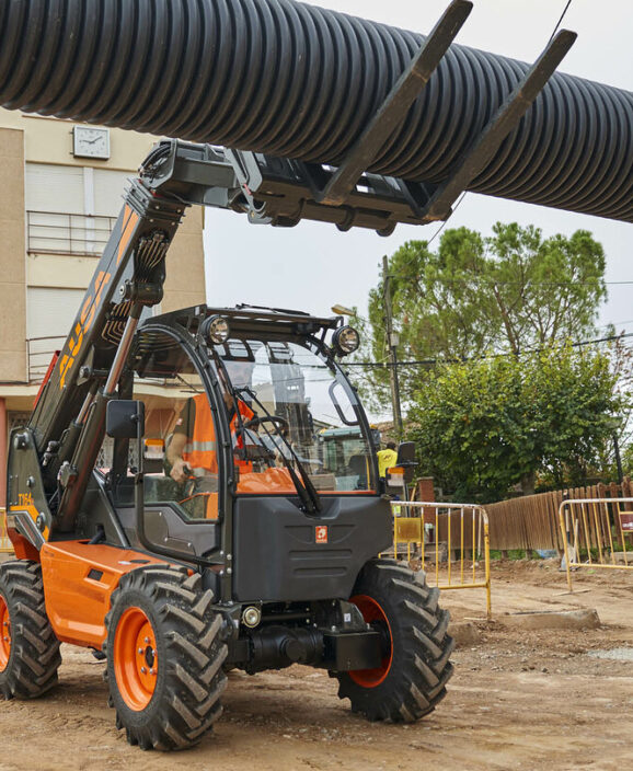 AUSA Telehandler Tarulift Working 3