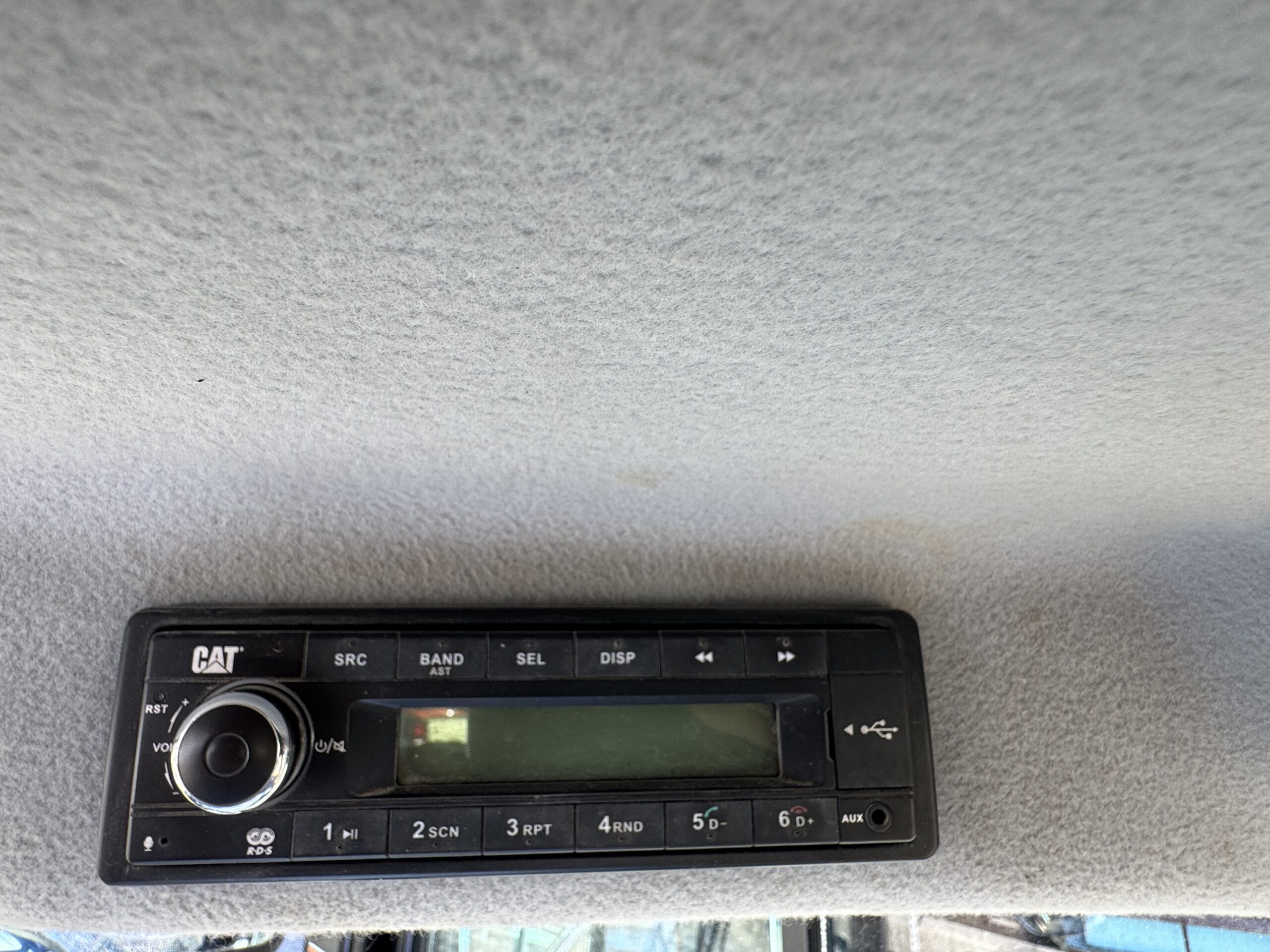 Cab interior view 1 showing radio on used Cat 906M Wheel loader