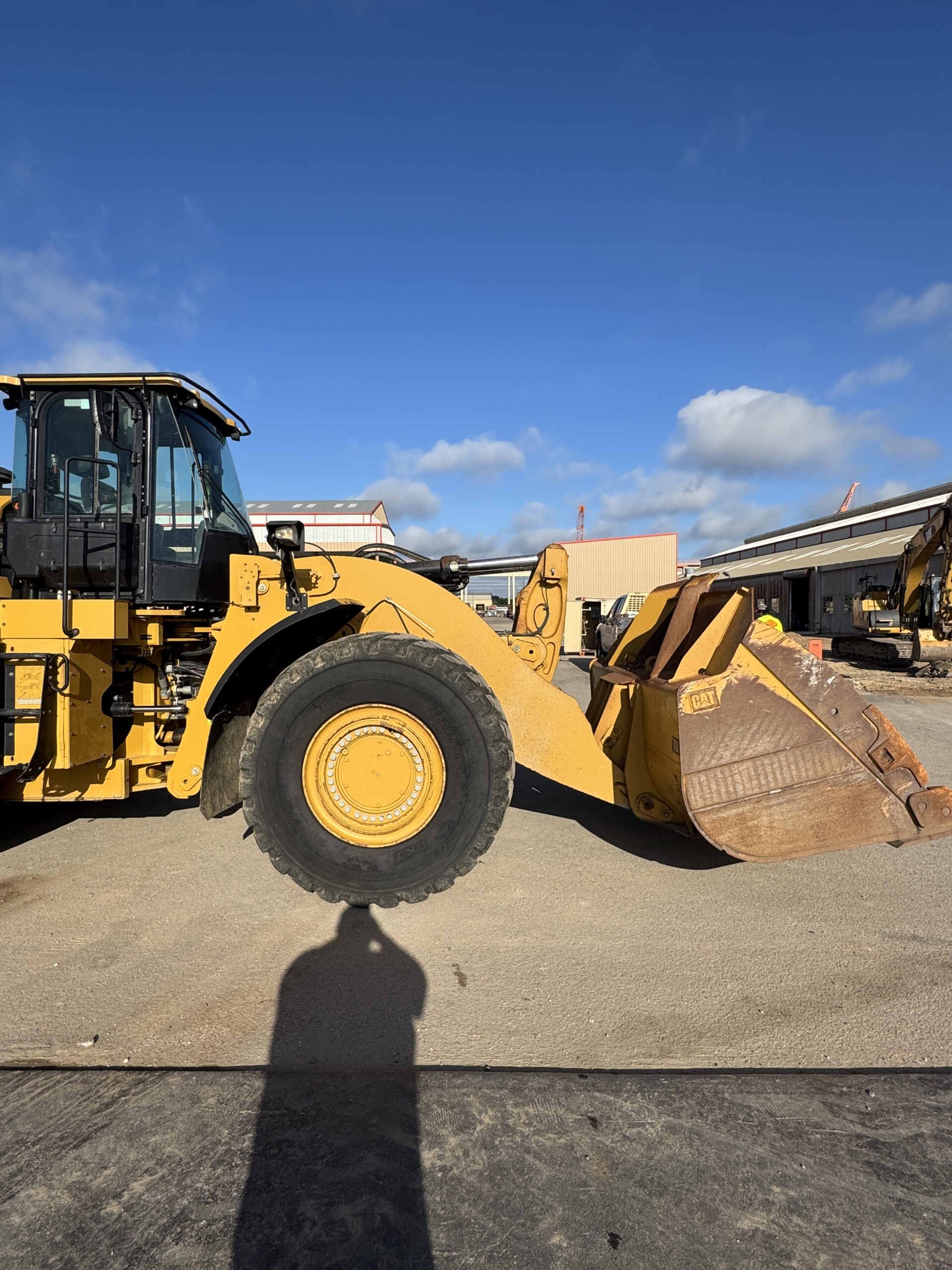 Right side profile 3 of 982M loader showing large tire and robust frame